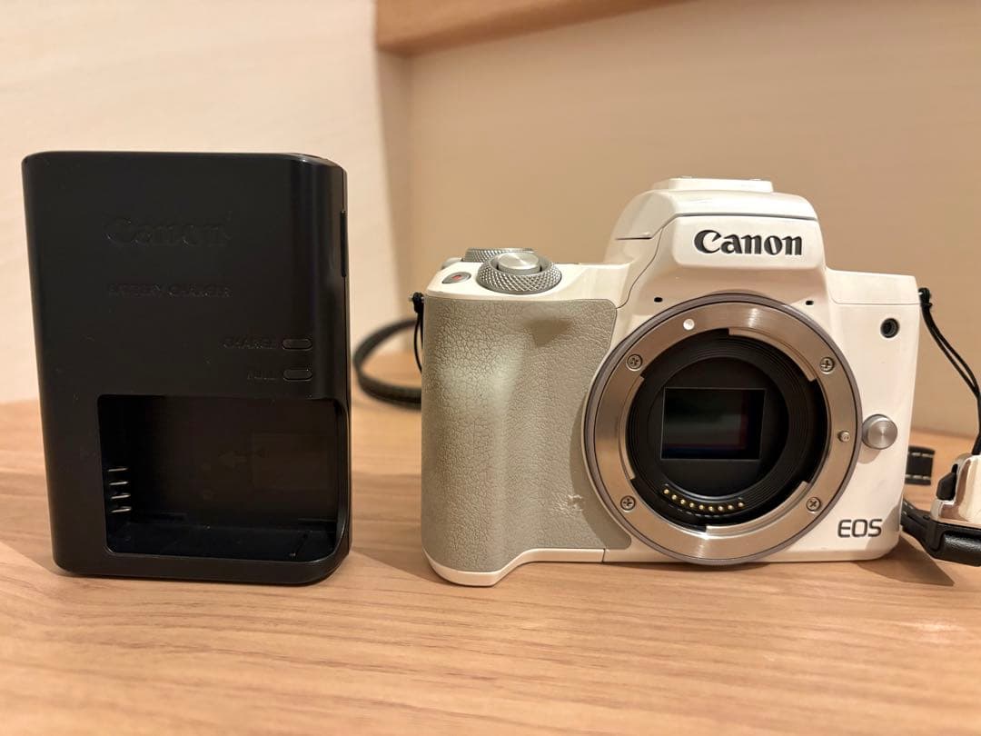 Canon EOS Kiss M ホワイト 充電器付き