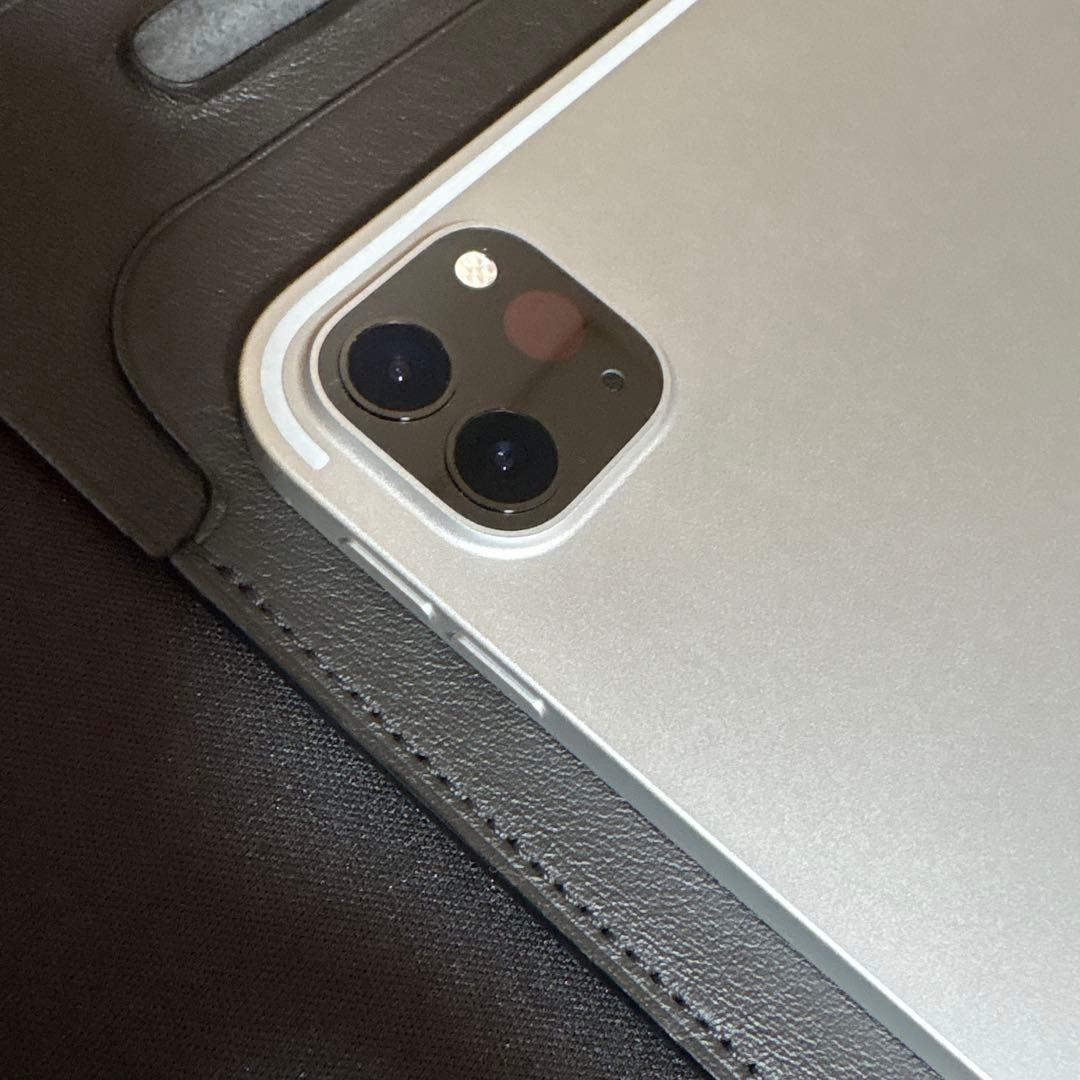 ほぼ未使用 iPad Pro 12.9 第6世代 M2 128GB おまけ付き