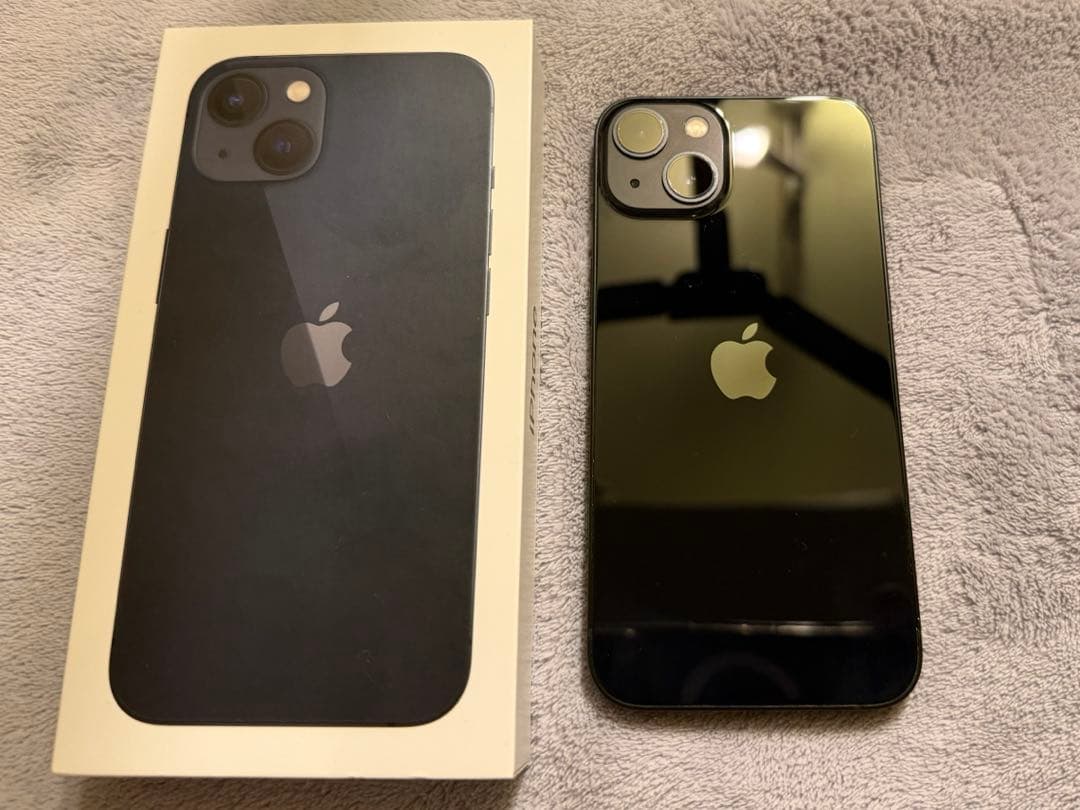 Apple iPhone 13 本体　SIMフリー