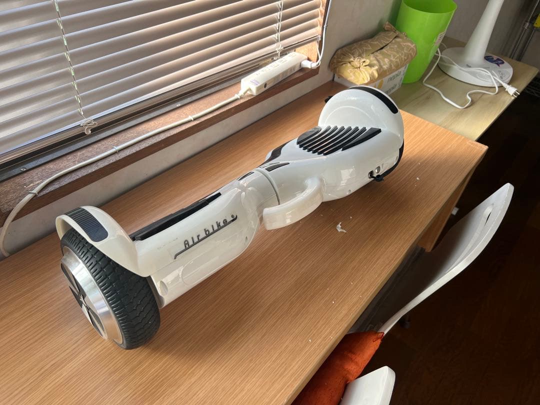 Air Bilt 電動スケートボード ホワイト 8インチ