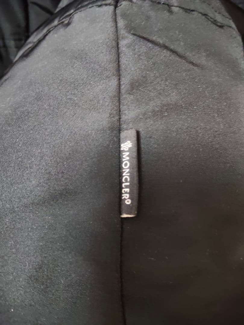 MONCLER　ファー付き黒ロングダウンジャケット