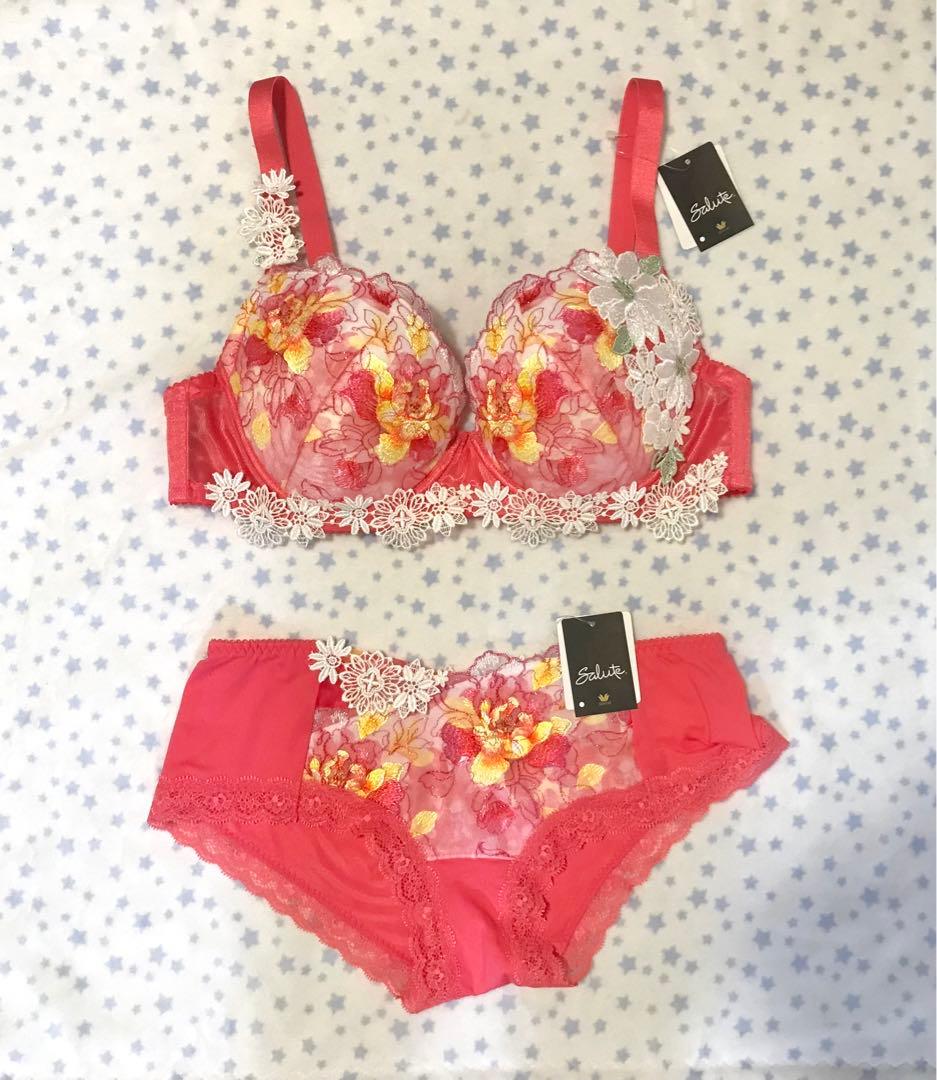 週末SALE✩.*˚早い者勝ち❣️新品 ワコール　サルート