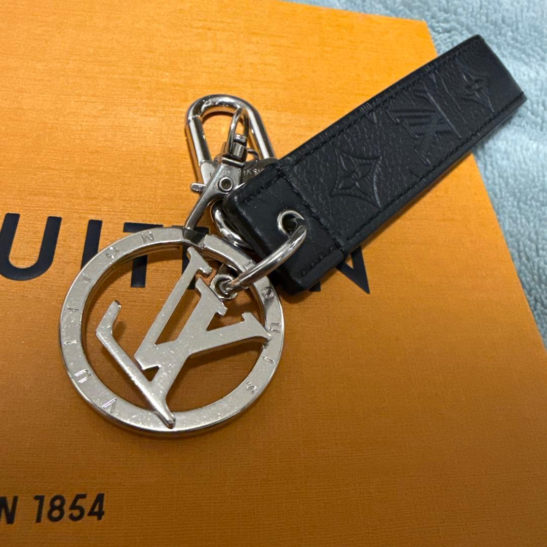 LOUIS VUITTON ブラックレザー キーホルダー　キーリング
