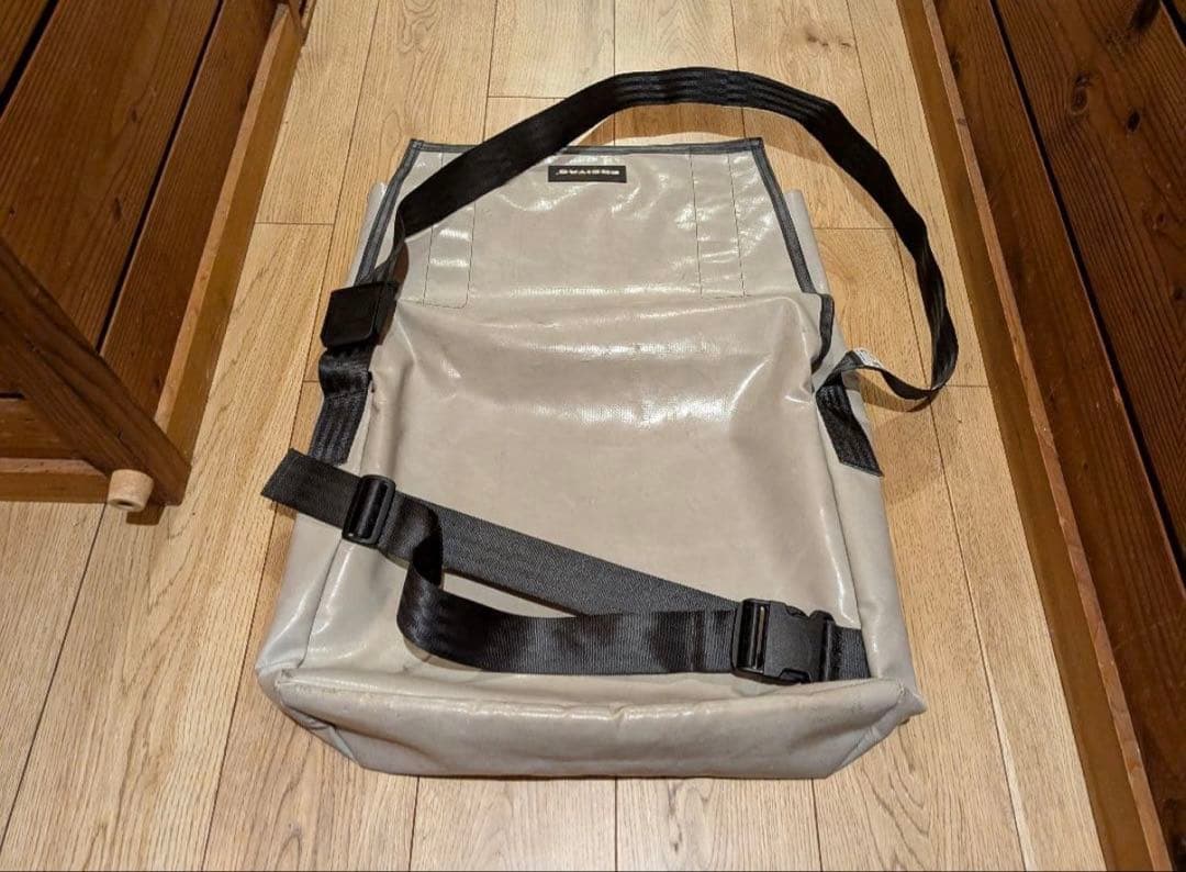 FREITAG グレー メッセンジャーバッグ