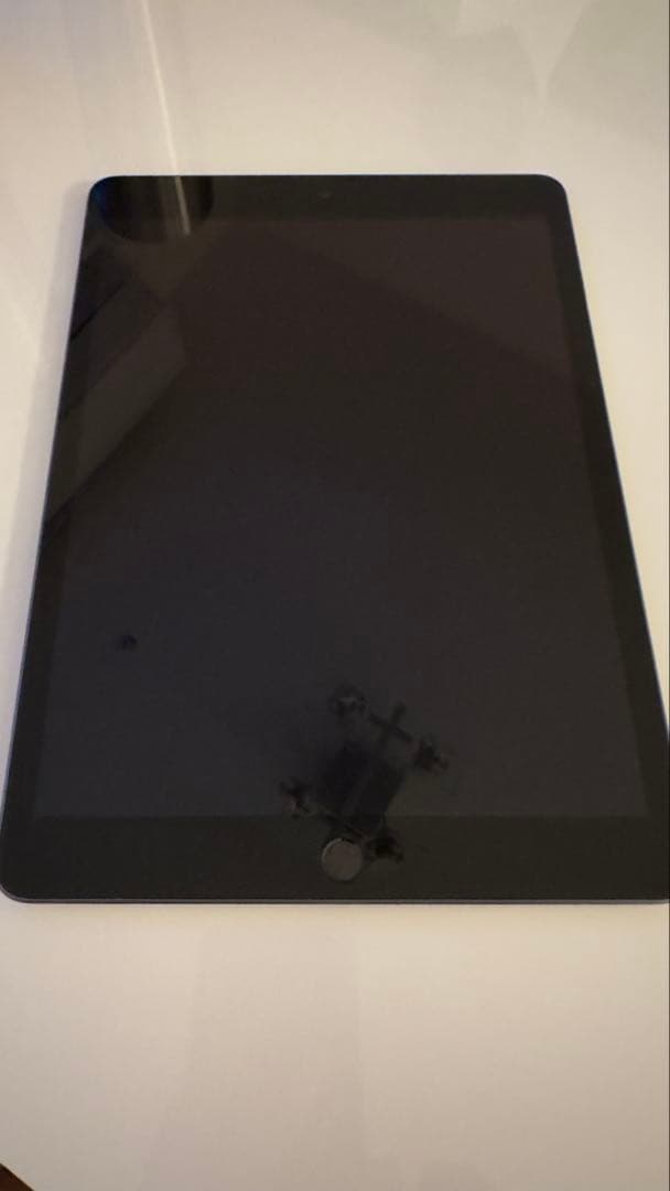 【美品】iPad 第7世代　32GB Wi-Fiモデル　キーボード付き