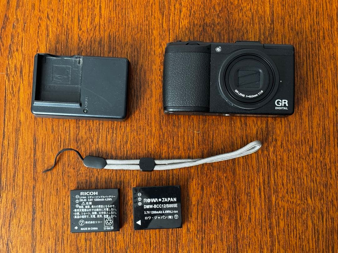 ショット数少ないです。RICOH GR DIGITAL III 美品