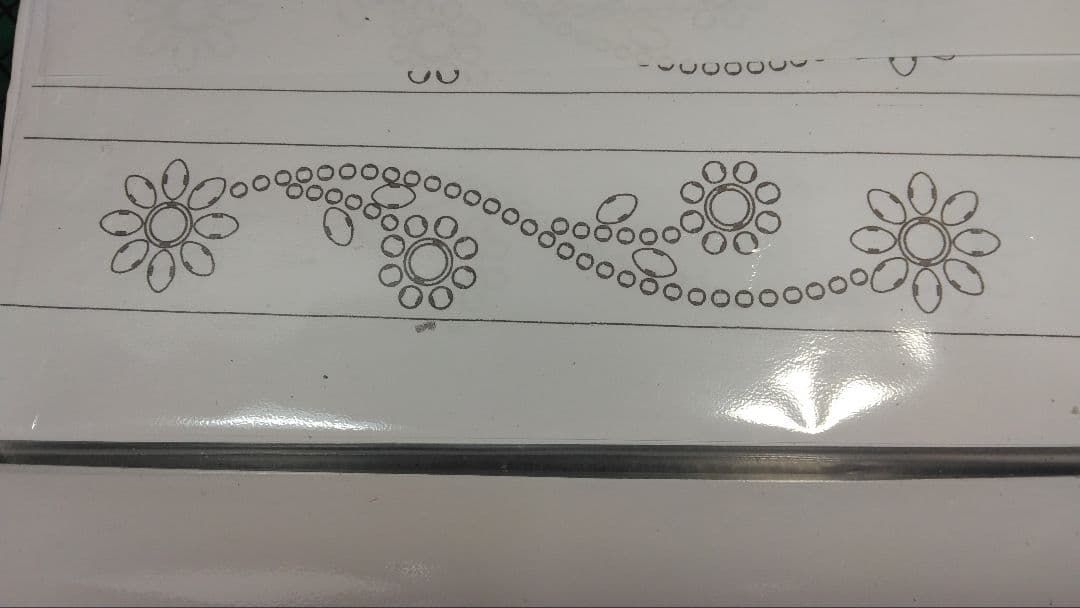 ちっぴー栃木レザーツタ＆フラワー　スタッズベルトブラック　ニッケル＆ブラス