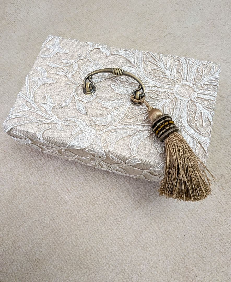 カルトナージュのお道具箱　MORRIS＆Co　刺繍生地