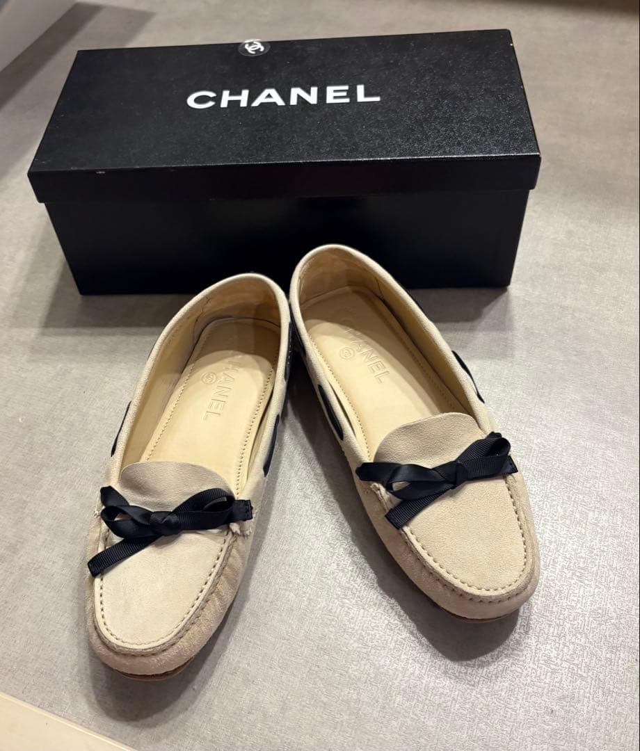 ひ*ま様 CHANEL ベージュ スエード モカシン　アイボリー　ローファー　3