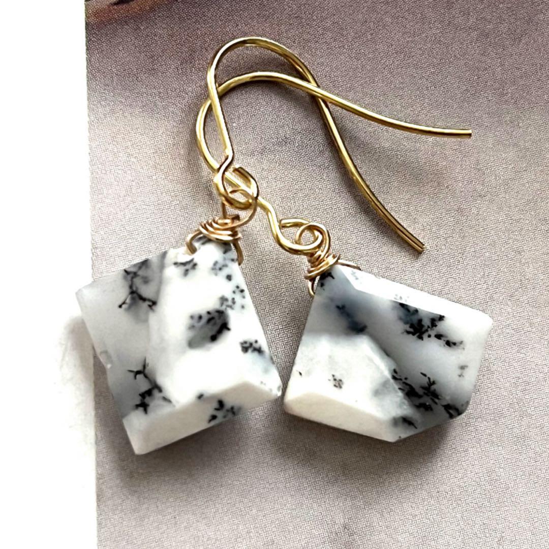 ちか☺︎ 1点作品☆ レインボームーンストーンピアス