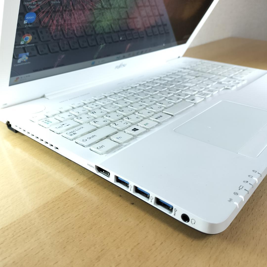 ノートPC Windows11 i7 SSD 1TB メモリ24GB 富士通 白