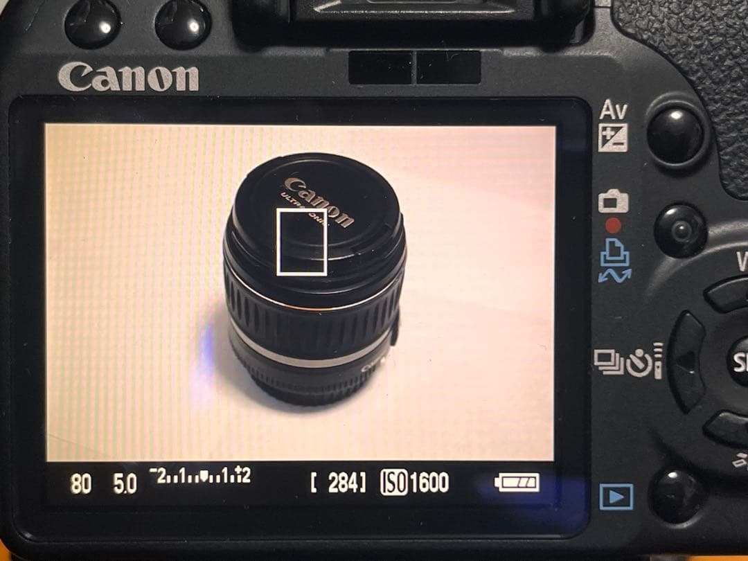 Canon EOS Kiss X3本体とバッテリーチャージャー