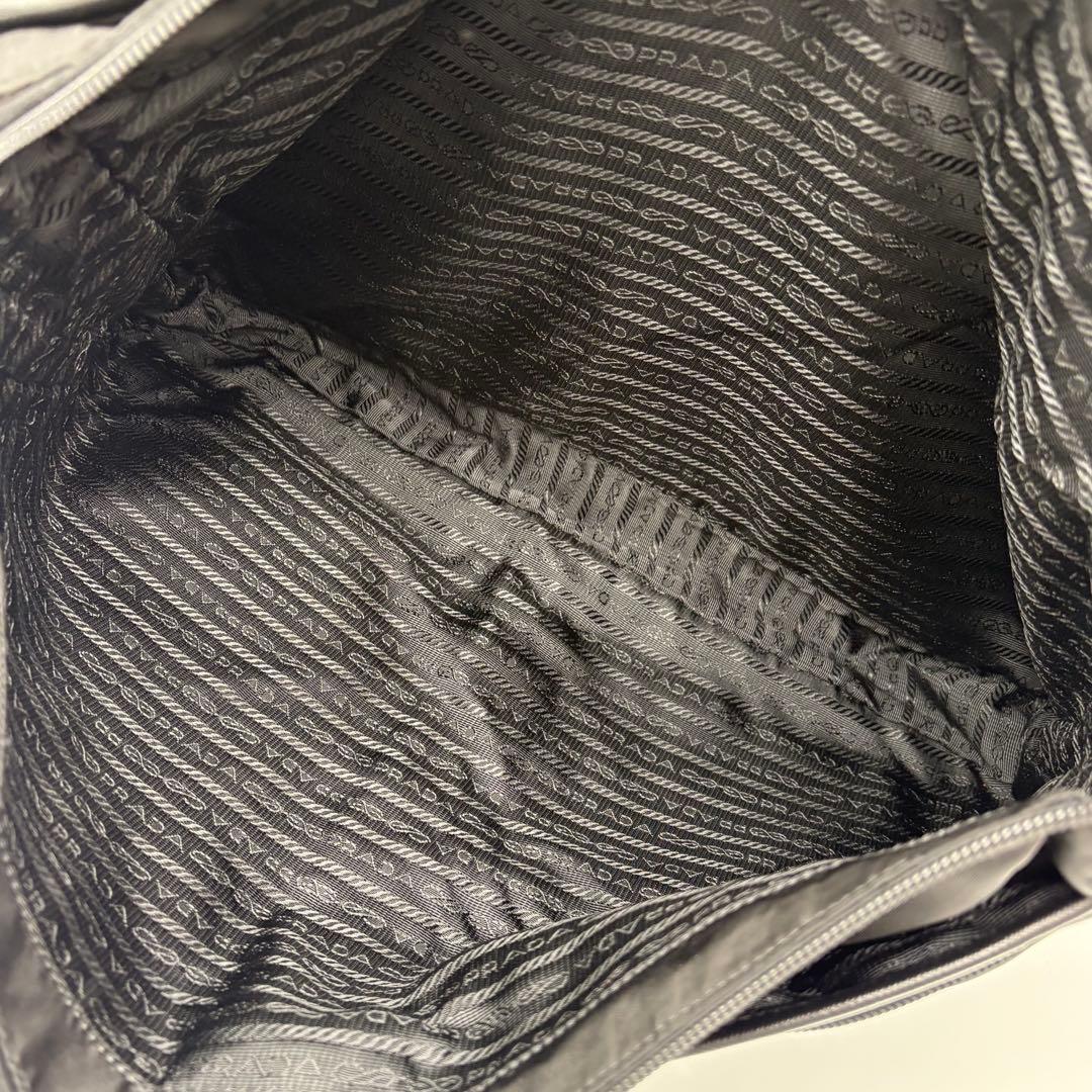 美品✨プラダ メッセンジャーバッグ ギャランティ　サフィアーノ 三角ロゴ 大容量