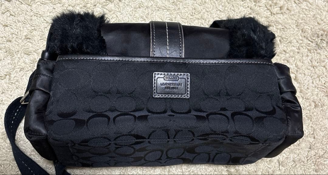 COACH シグネチャー　ブラック　ファー バッグ