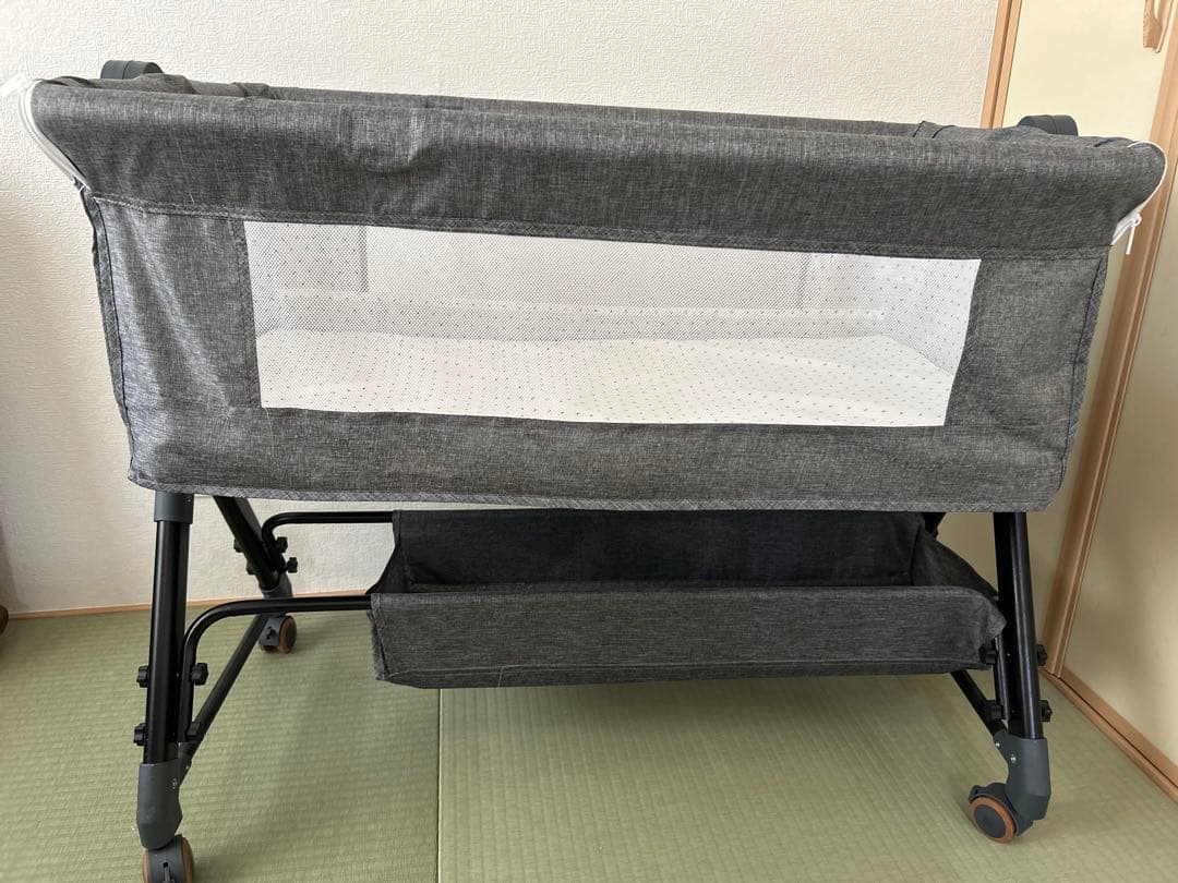 ベビーベッド　移動式ゆりかごベッド