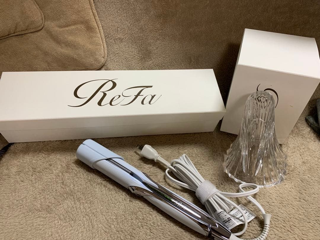 新品箱入り　保証書付き　リファ　ストレートヘアアイロン　ホルダー付き