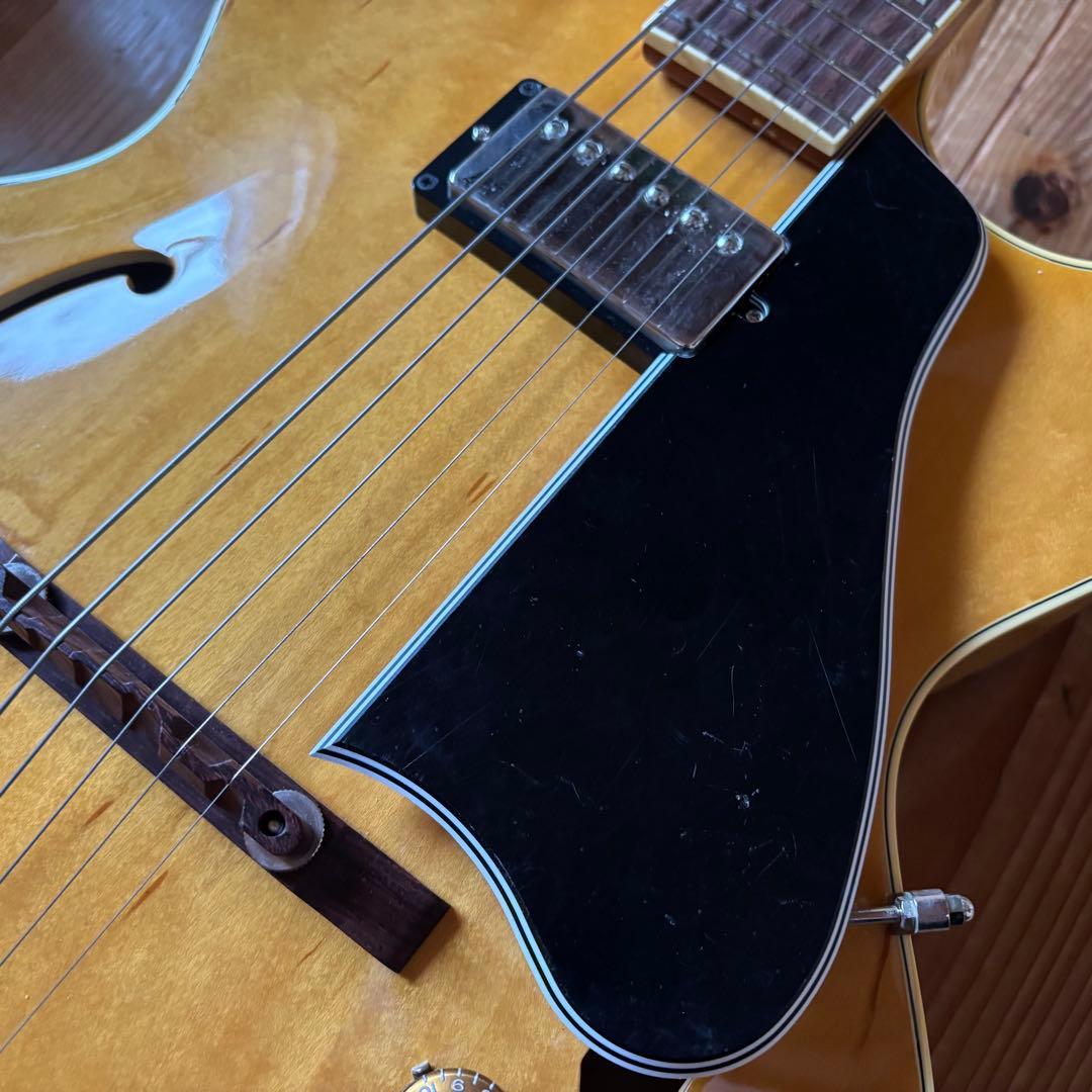 新品級2012年製Archtop Tribute AT175