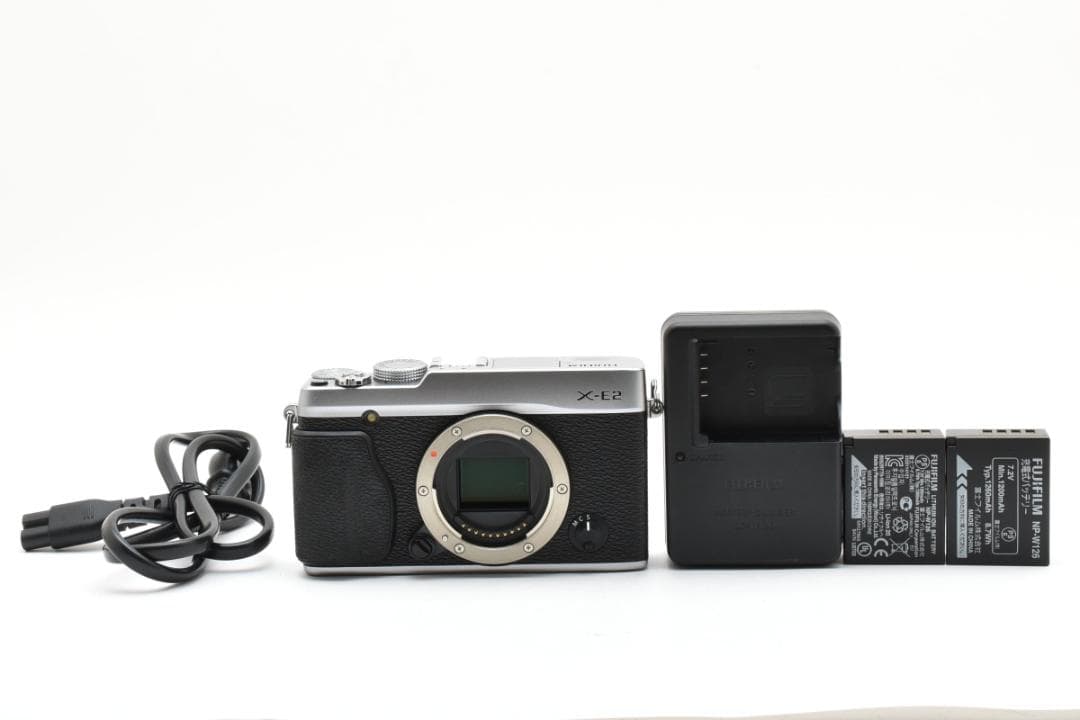 超美品 富士フイルム X-E2 ミラーレス デジタルカメラボディ シルバー