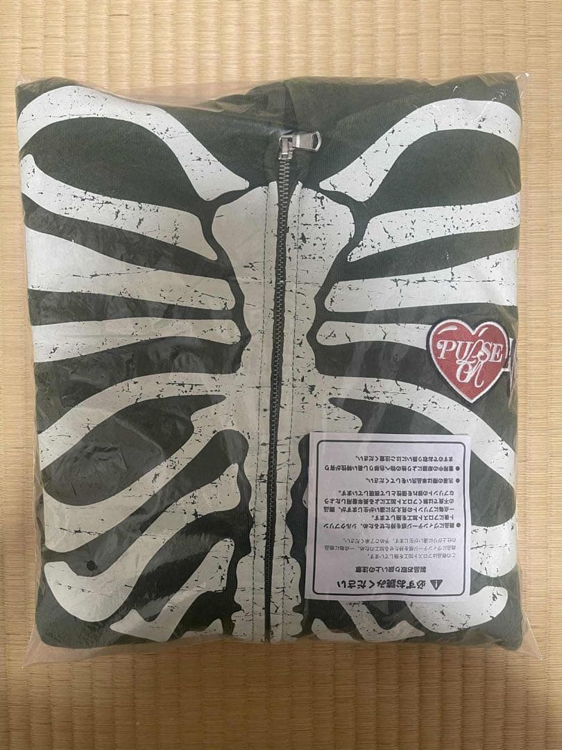 TREASURE PULSE ON ジップアップフーディkhaki Lサイズ