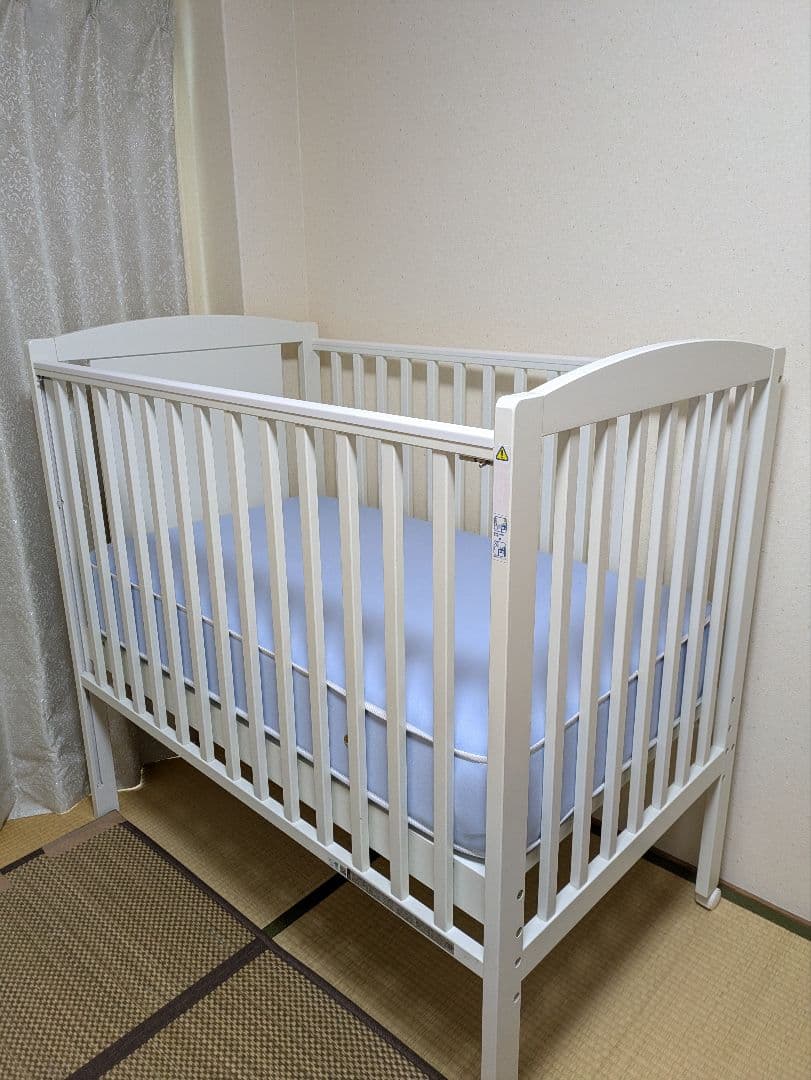 ファミリア　ベビーベッド　ホワイト