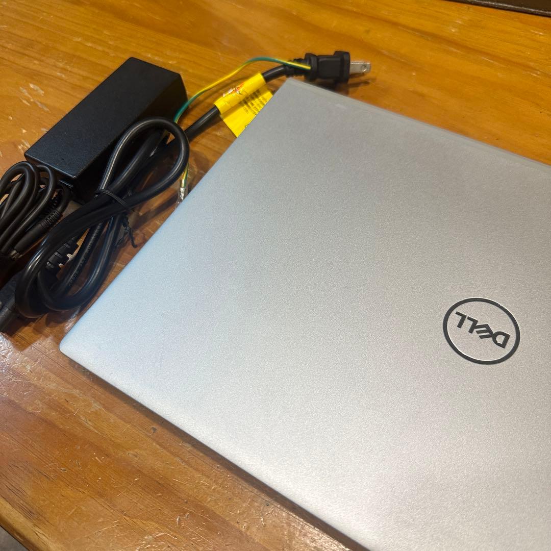 DELL Inspiron 15 5502 11世代Core i7 512GB