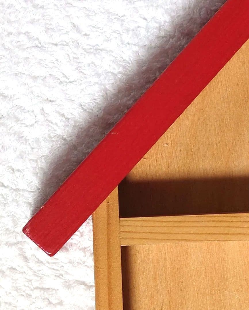 ドイツ　スピールフォーム社　赤い屋根の飾り棚