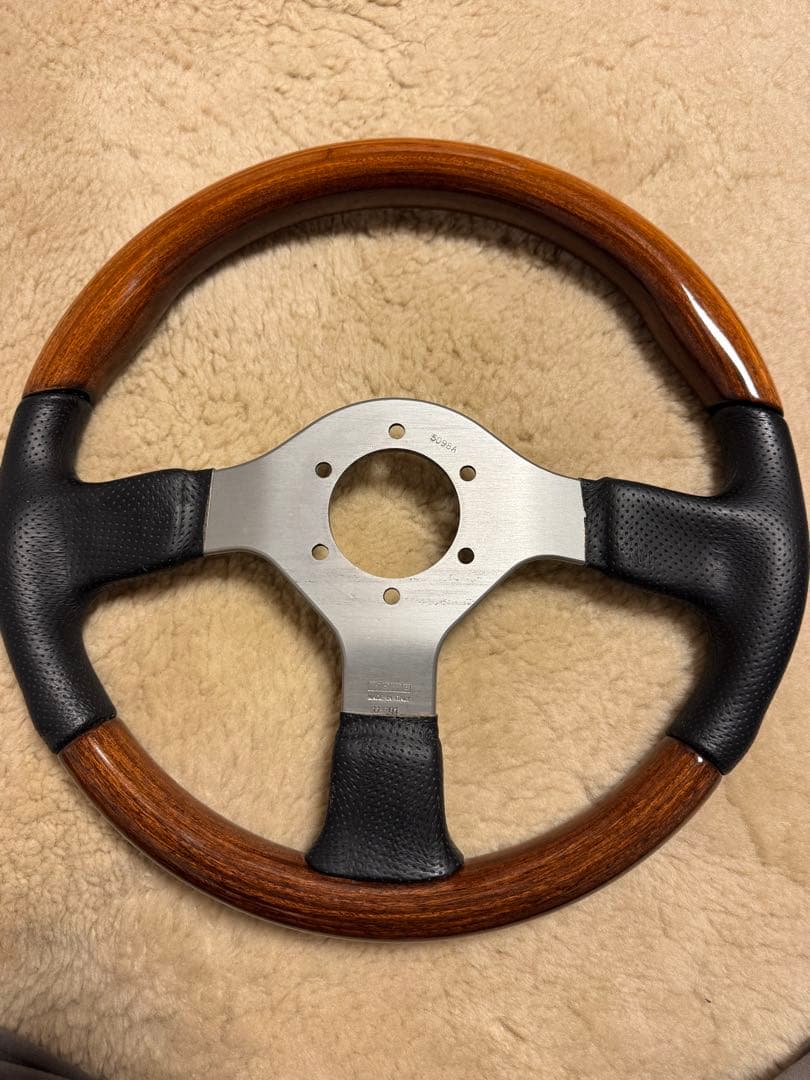 MOMO スポーツステアリング 350mm メルセデス・ベンツ