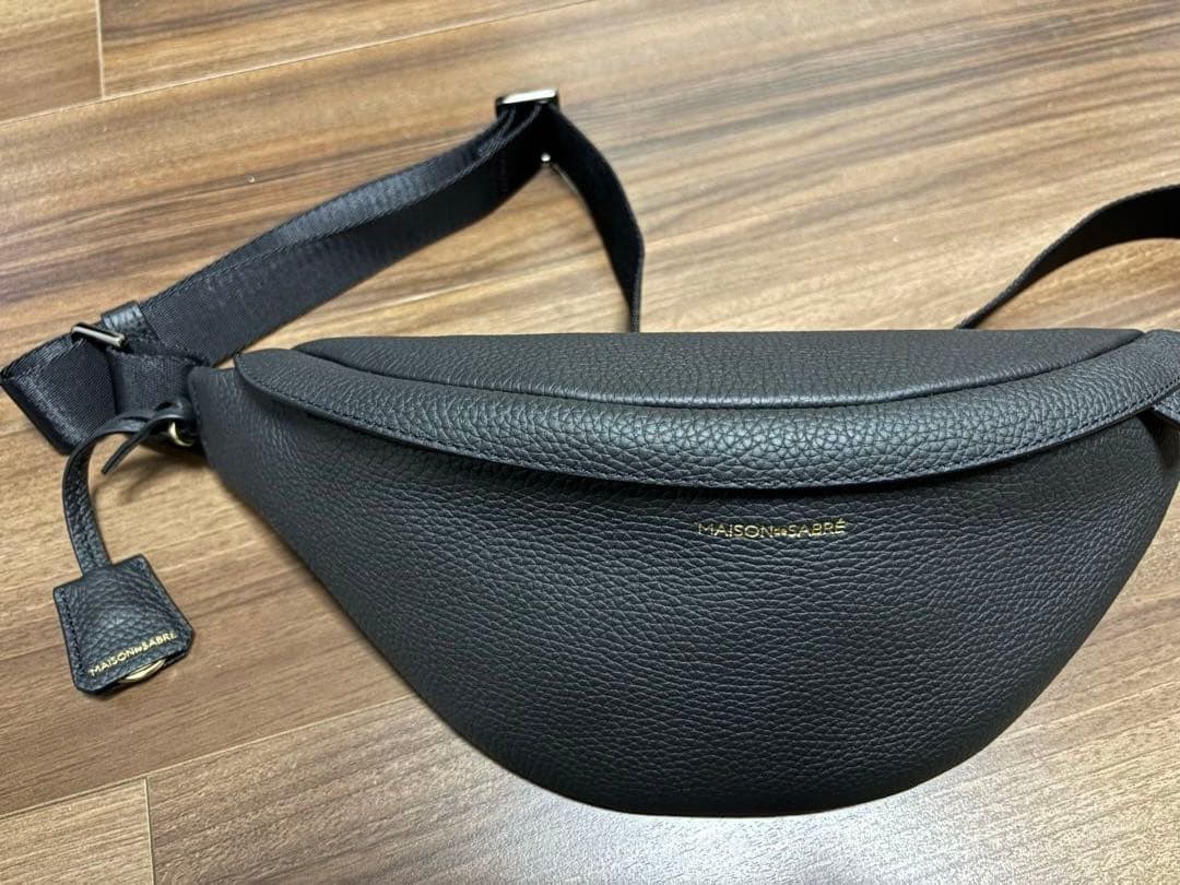 美品　MAISON de SABRE メンズ　レザーボディバッグ