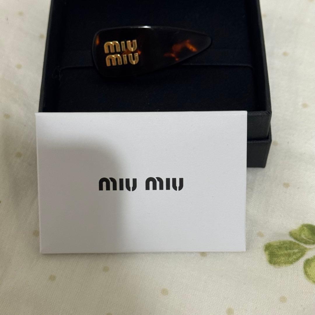 miu miu ロゴ入りヘアピン べっ甲