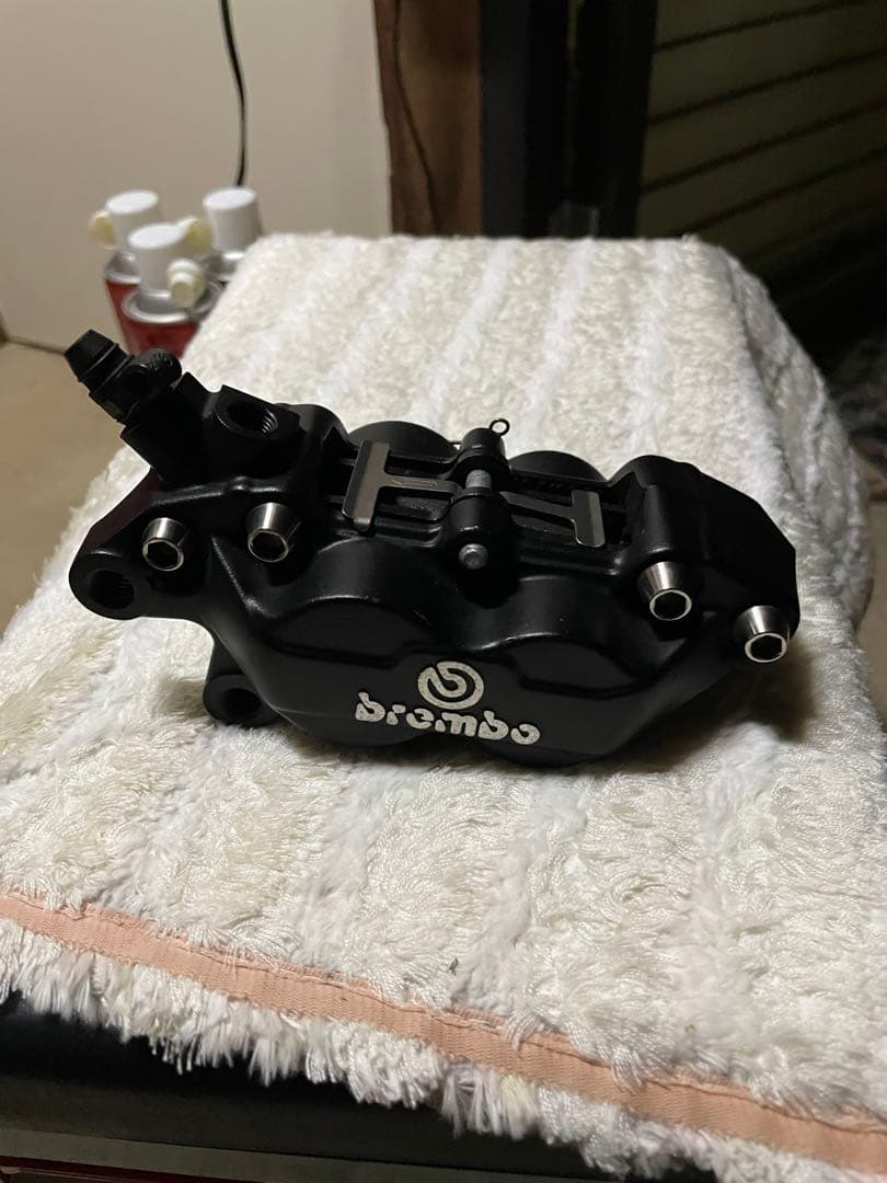 brembo ブラック フロントブレーキキャリパー