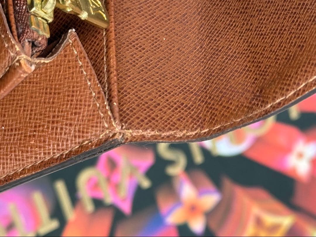 LOUIS VUITTONルイヴィトン　6枚カード入れ付き二つ折り長財布