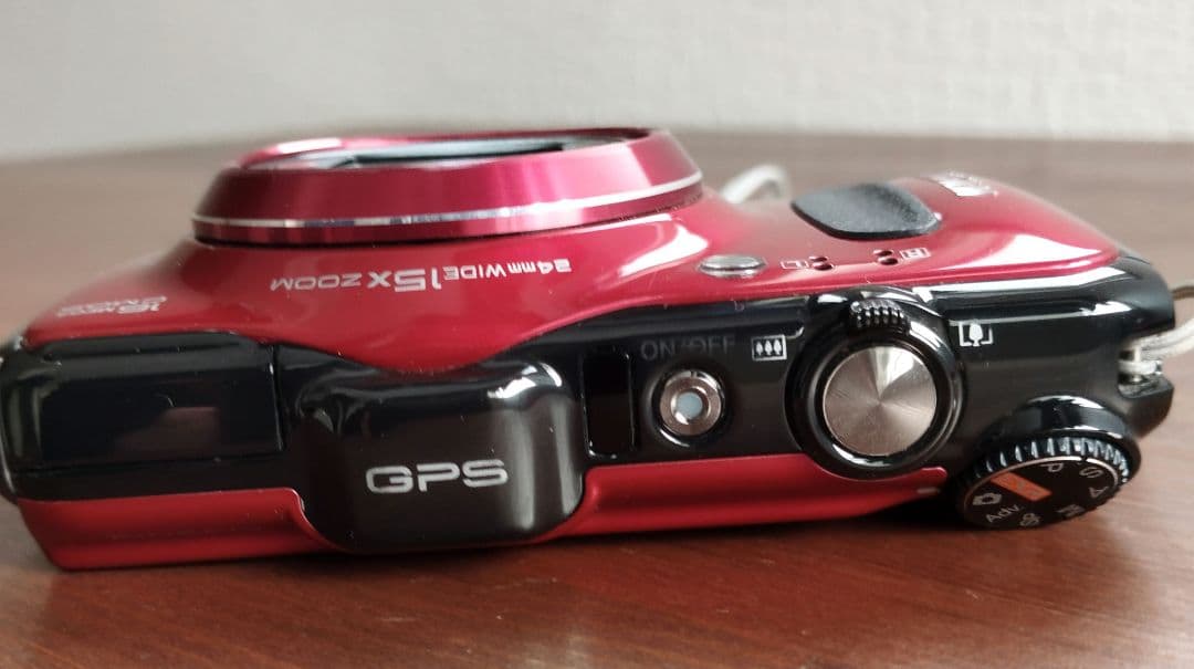 Fujifilm FinePix F550EXR レッド