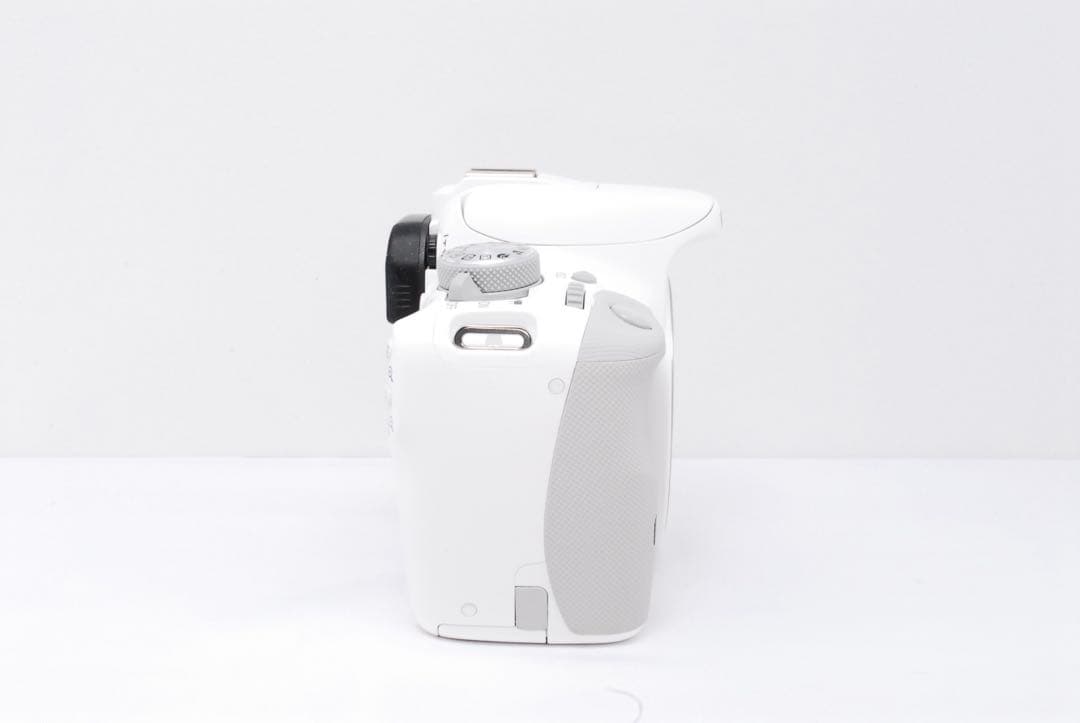 ショット数僅少❤️Canon kiss X7❤️人気のホワイトカラー✨シングルレンズ