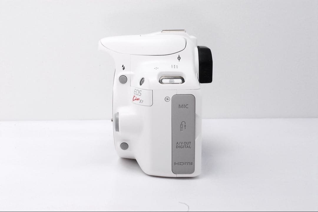 ショット数僅少❤️Canon kiss X7❤️人気のホワイトカラー✨シングルレンズ