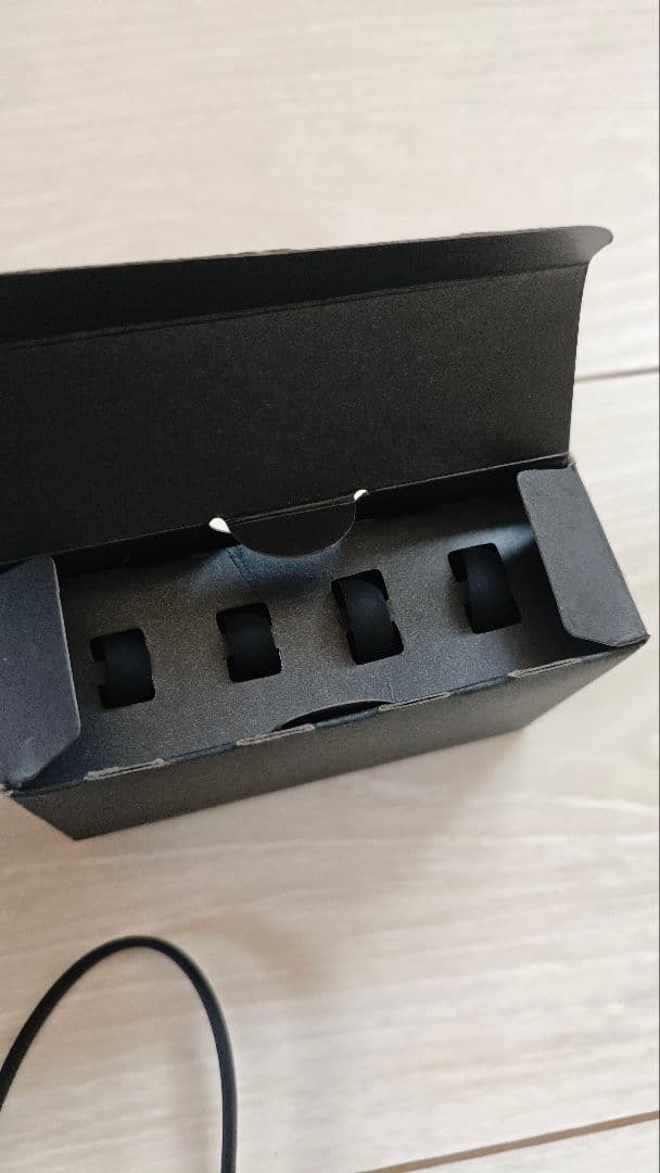 JBL TOUR PRO 2ワイヤレスイヤホン　ブラック　ラバーケース付き