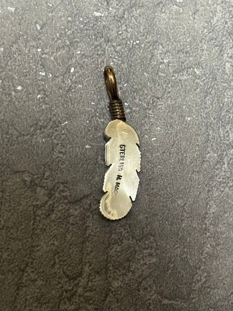 めがねめがねHarvey Mace フェザーペンダント　12KGF