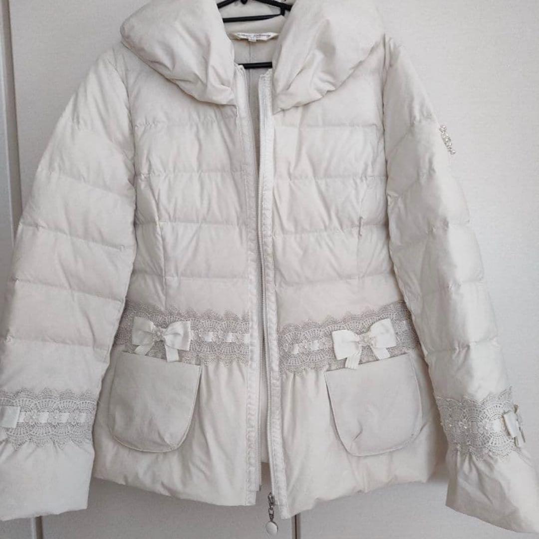 美品　スーパービューティー　ダウンジャケット　コート　40 オフホワイト　リボン