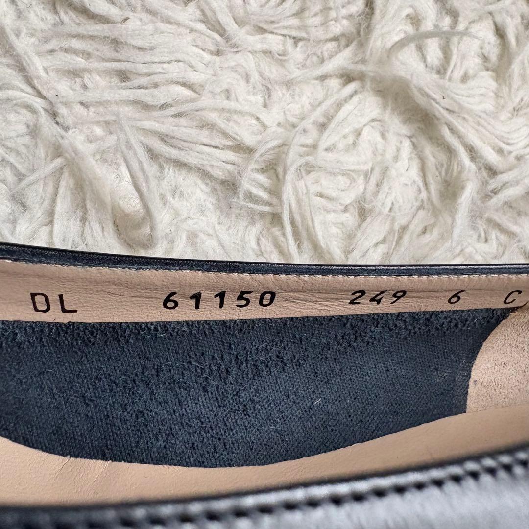 未使用級　サルヴァトーレ・フェラガモ23cm NOSTALGIA ヴァラリボン