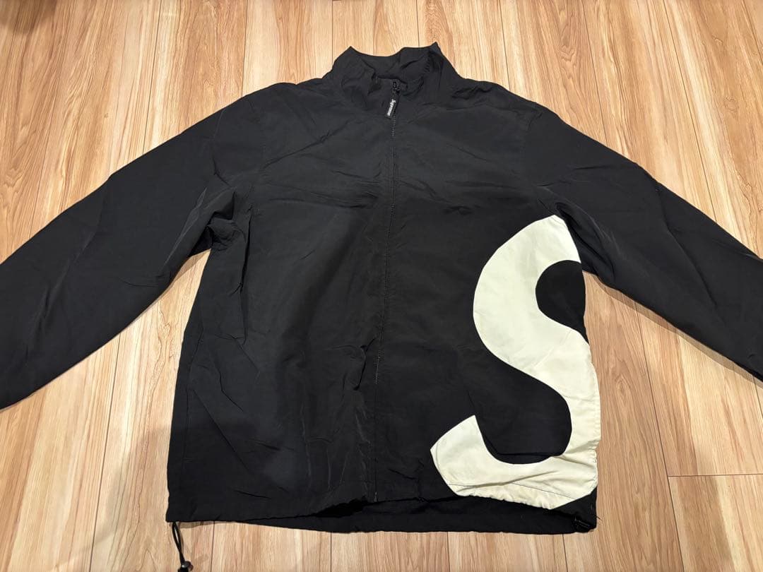限定値下げ中Supreme ナイロンジャケット Mサイズ ブラック Sロゴ