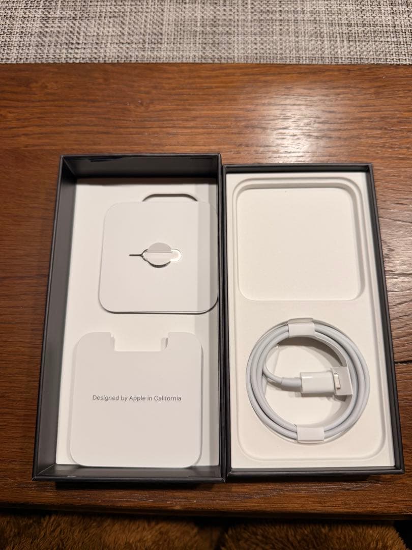 ZAHRA AMELIA　iPhone13pro 本体　SIMフリー