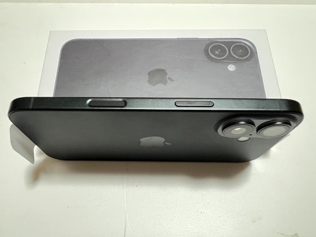 【美品】Apple iPhone16 128GB ブラック　海外版 BT89%