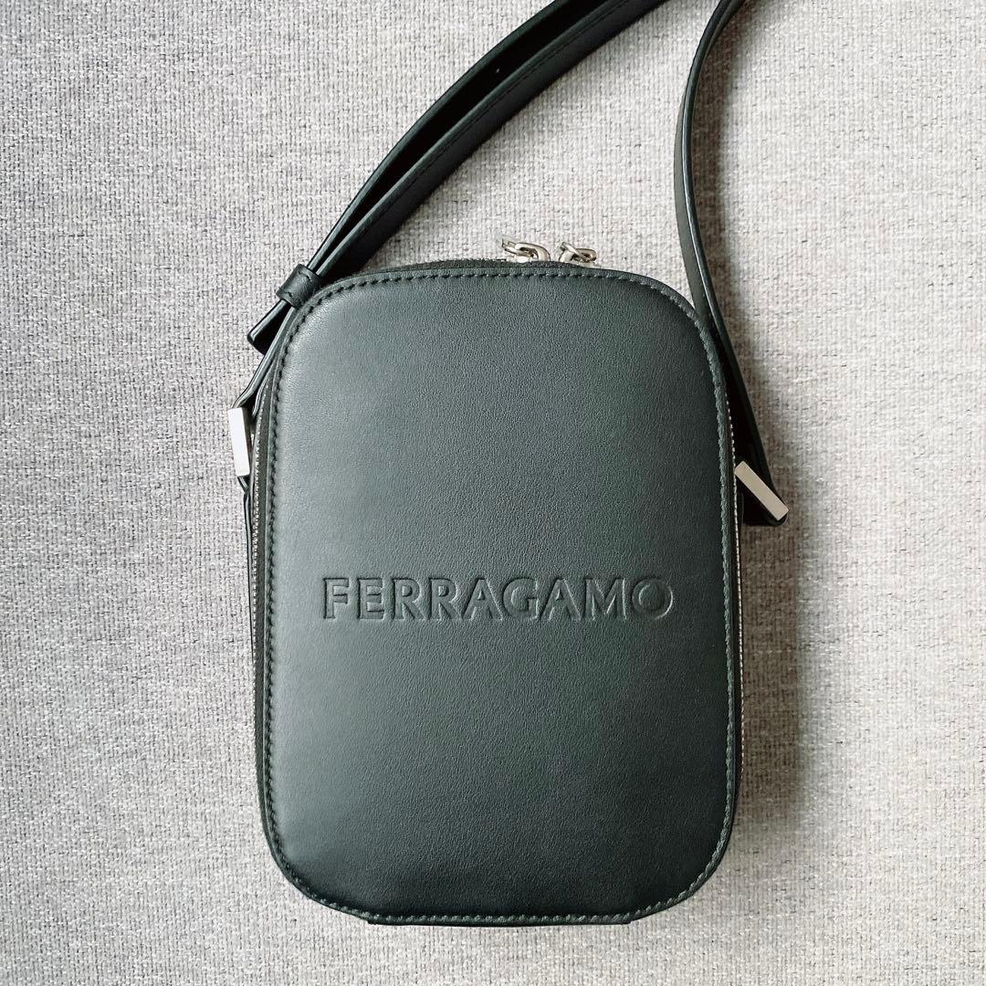 【美品】フェラガモ ミニショルダーバッグ ボディバッグ