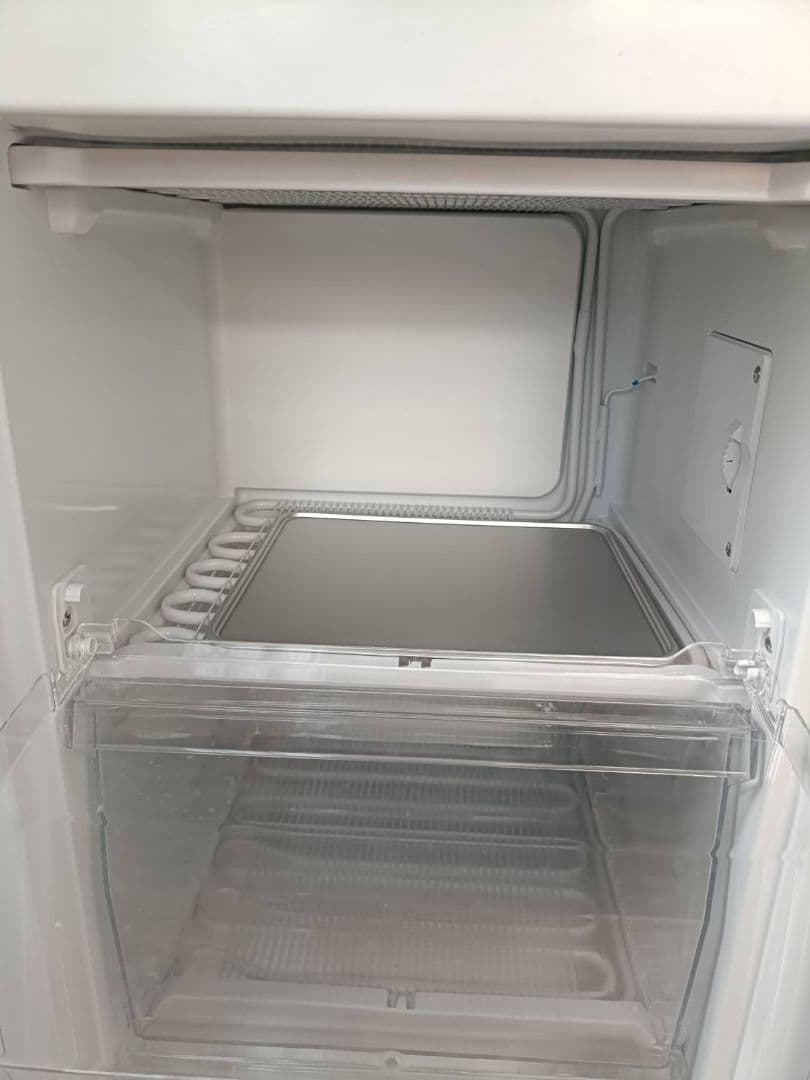 Hisense 縦型冷凍庫 ホワイト