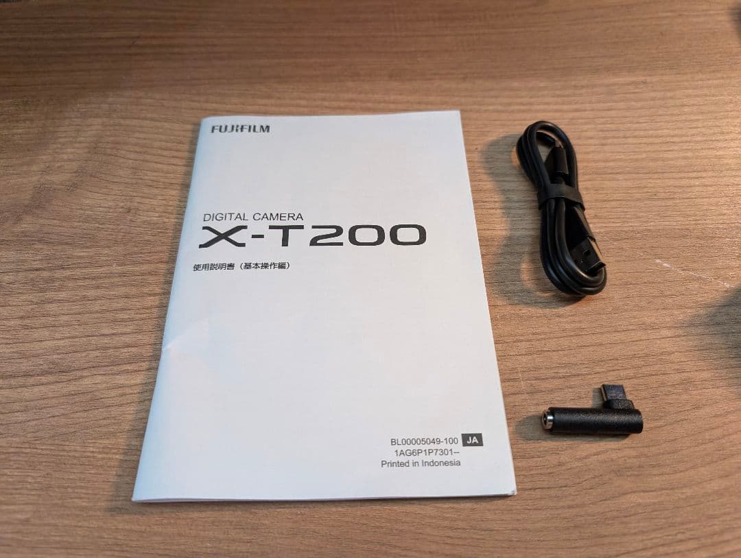 【最終値下げ】FUJIFILM X-T200 一眼レフカメラ（本体のみ）