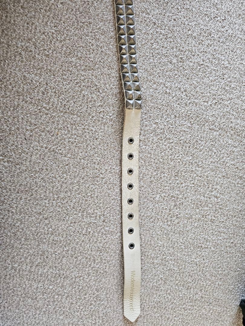 モダンアミューズメント スタッズレザーベルト ホワイト 白