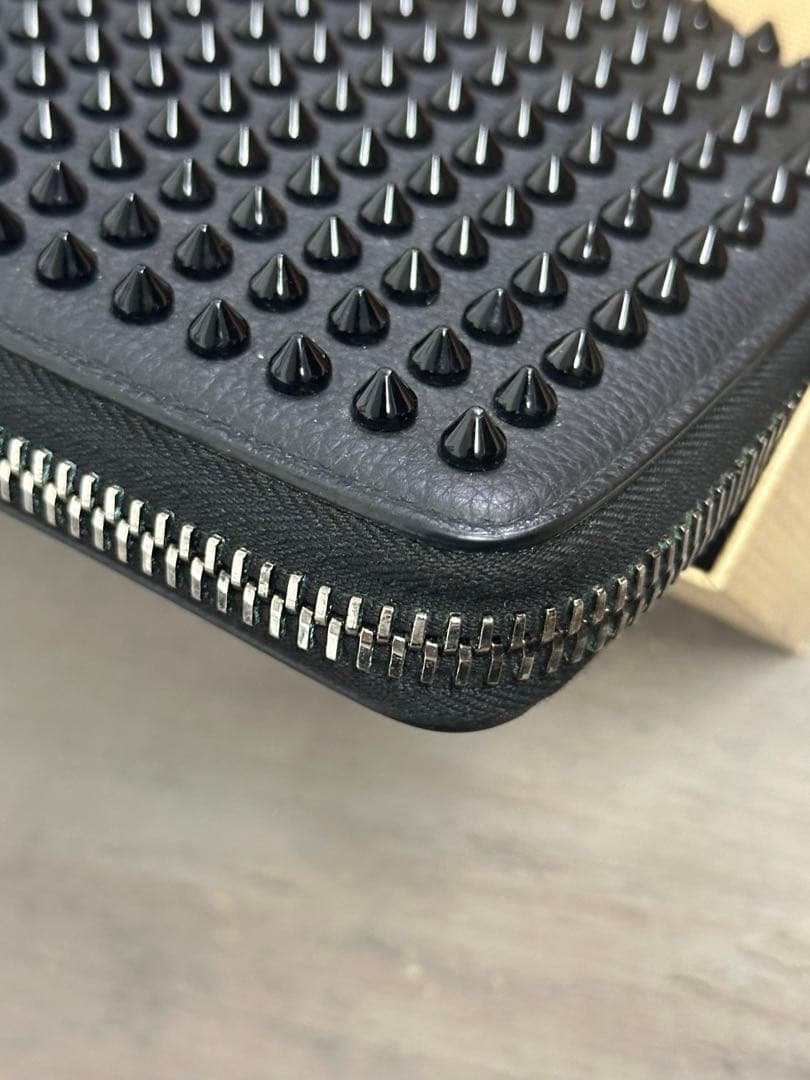 美品！Christian Louboutin パネトーネ　長財布