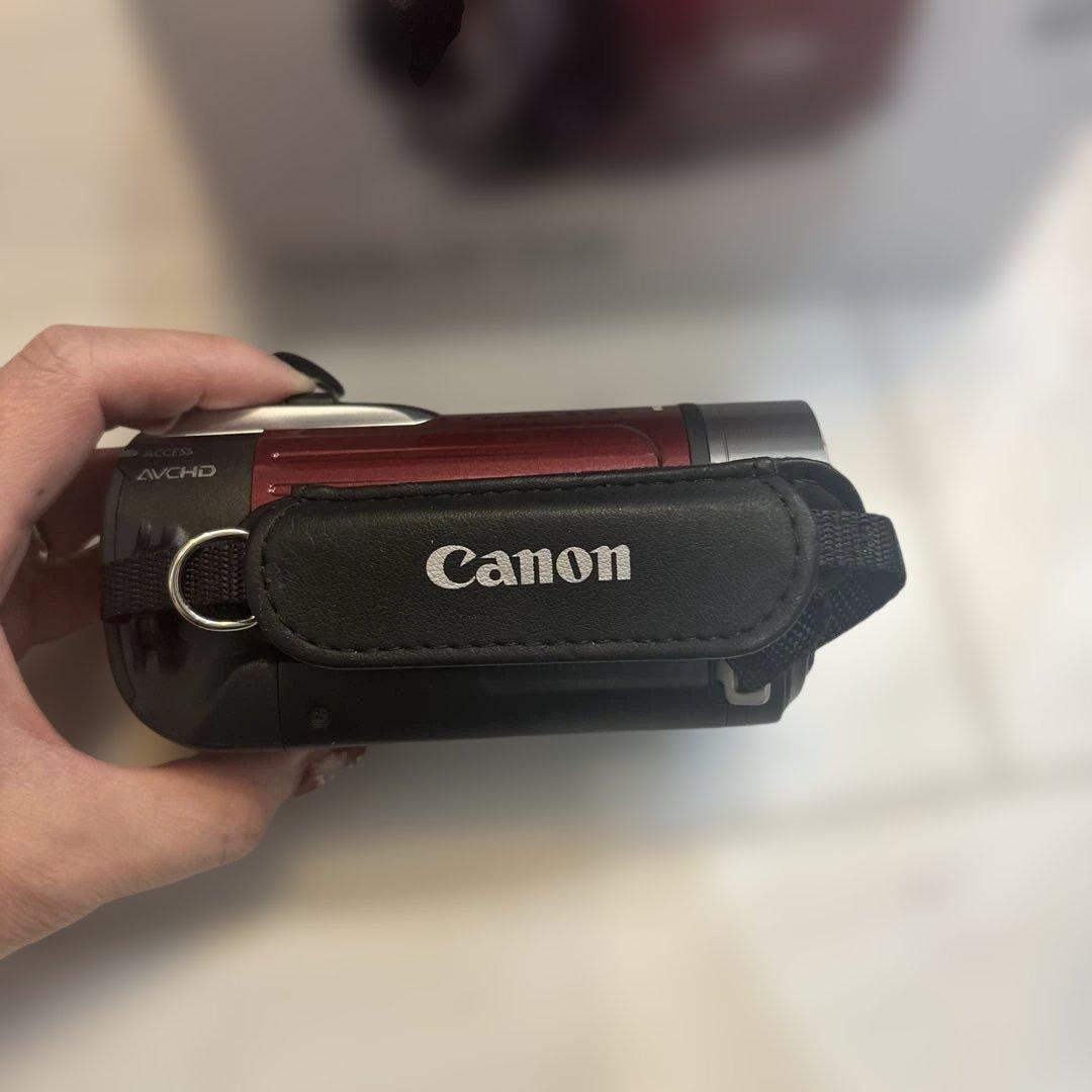 【Canon iVIS HF R10】付属品全て有り、持ち運びポーチ、三脚付き