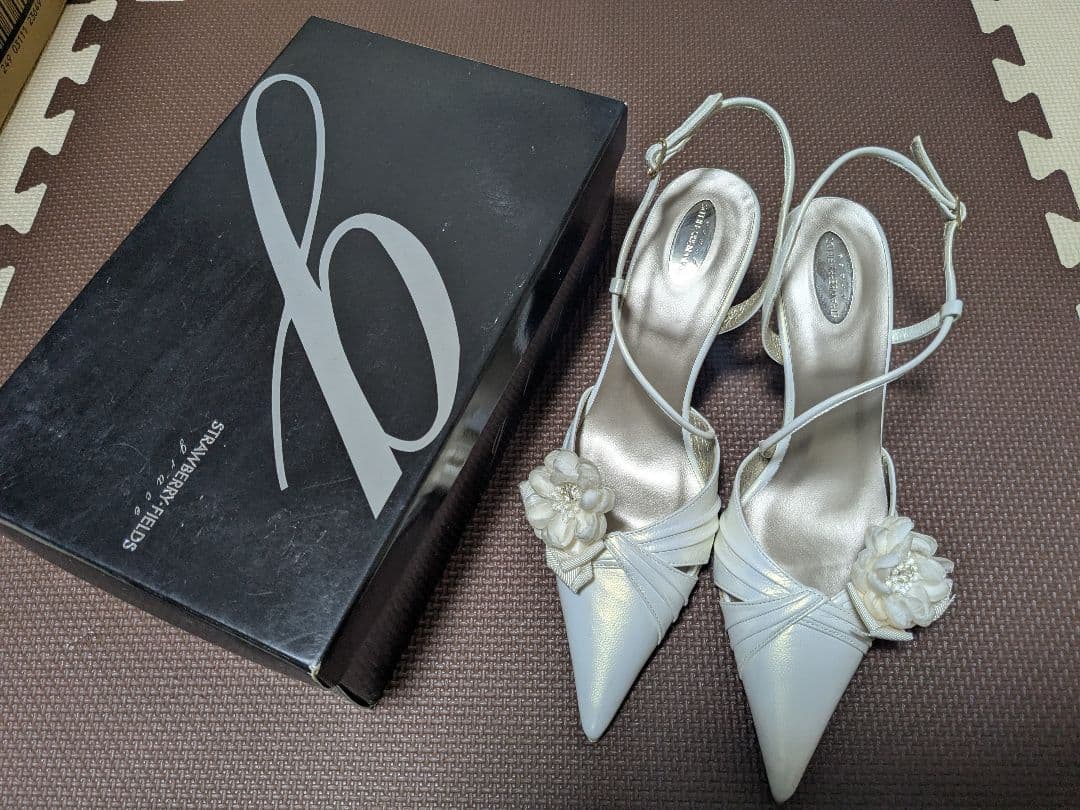 カルミア　STRAWBERRY-FIELDS grace 白　パンプス　花