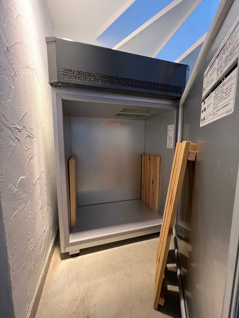 【値下げ】業務用冷蔵庫 240L. ワイン、米、野菜の保管に