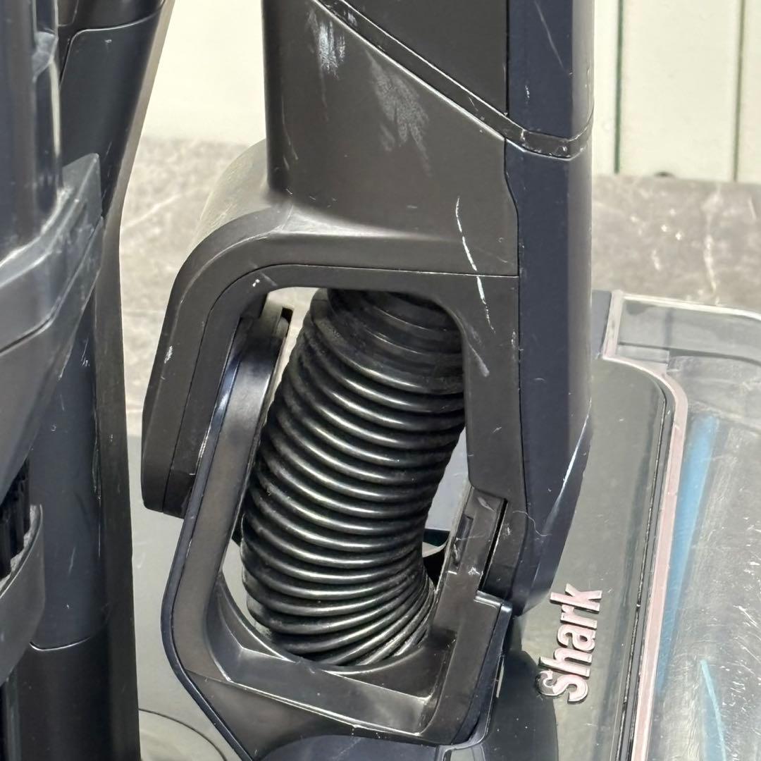 ◇送料込！動作良好！Shark コードレススティッククリーナー CS401JRB